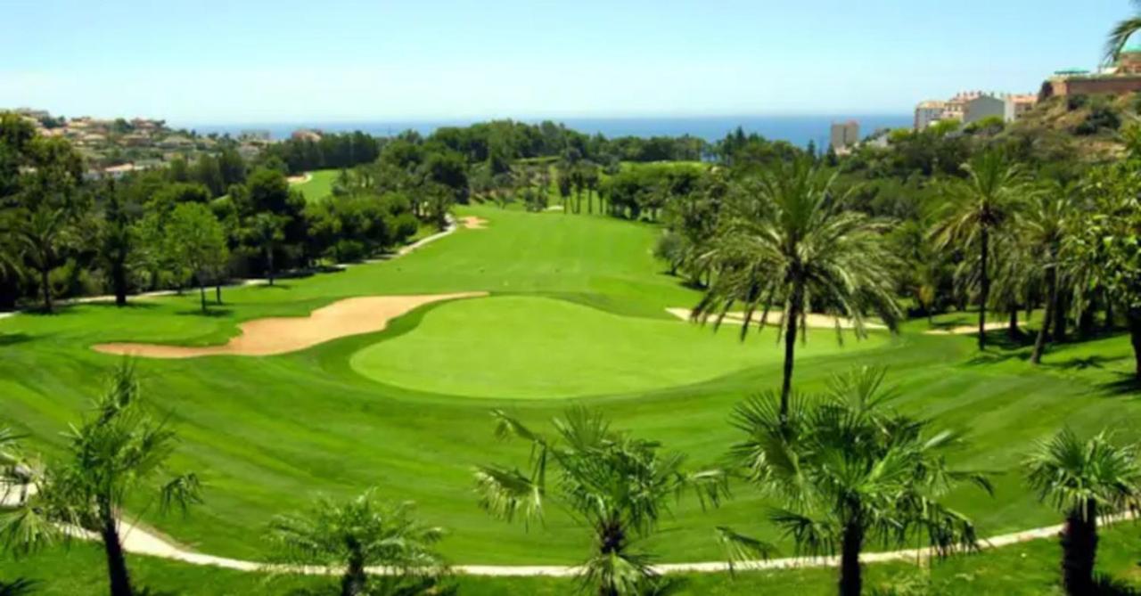 Beachfront Complex El Coloso Views,Pools,Parking Benalmadena Costa Bagian luar foto